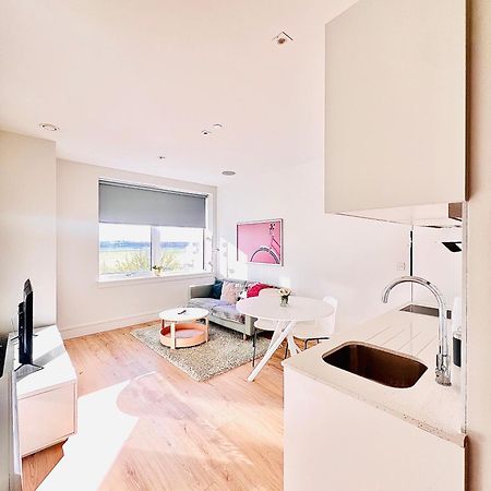 Luxx Apartment & Suites, London Heathrow Airport, Terminal 4, Piccadilly Underground Train Station Nearby! ฮิลลิงดัน ภายนอก รูปภาพ