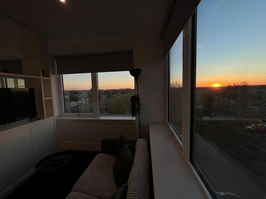 Luxx Apartment & Suites, London Heathrow Airport, Terminal 4, Piccadilly Underground Train Station Nearby! ฮิลลิงดัน ภายนอก รูปภาพ