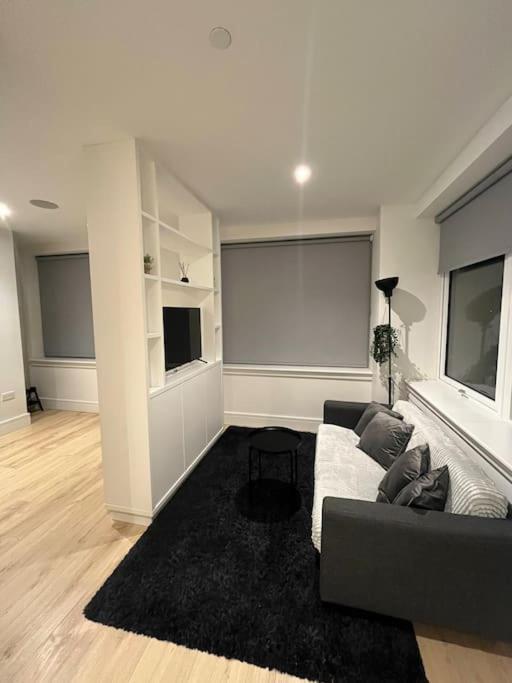 Luxx Apartment & Suites, London Heathrow Airport, Terminal 4, Piccadilly Underground Train Station Nearby! ฮิลลิงดัน ภายนอก รูปภาพ