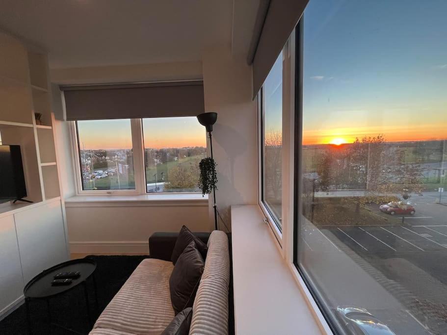 Luxx Apartment & Suites, London Heathrow Airport, Terminal 4, Piccadilly Underground Train Station Nearby! ฮิลลิงดัน ภายนอก รูปภาพ