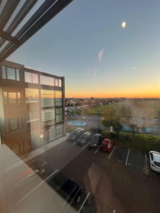 Luxx Apartment & Suites, London Heathrow Airport, Terminal 4, Piccadilly Underground Train Station Nearby! ฮิลลิงดัน ภายนอก รูปภาพ