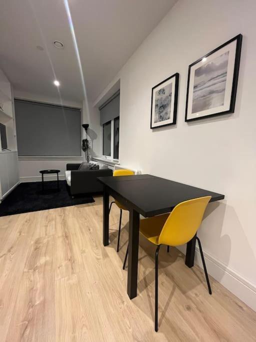Luxx Apartment & Suites, London Heathrow Airport, Terminal 4, Piccadilly Underground Train Station Nearby! ฮิลลิงดัน ภายนอก รูปภาพ