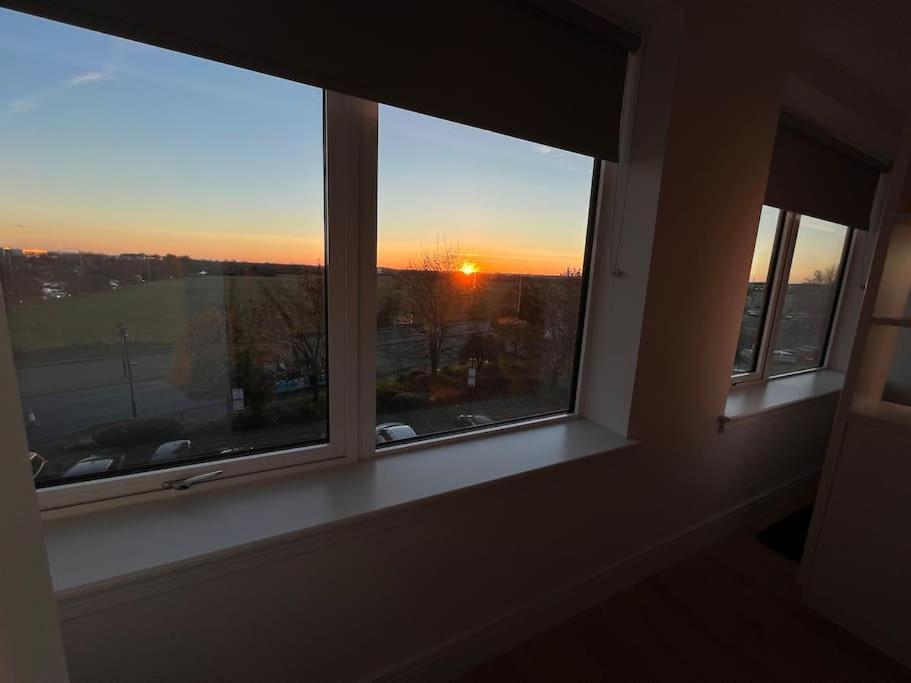 Luxx Apartment & Suites, London Heathrow Airport, Terminal 4, Piccadilly Underground Train Station Nearby! ฮิลลิงดัน ภายนอก รูปภาพ
