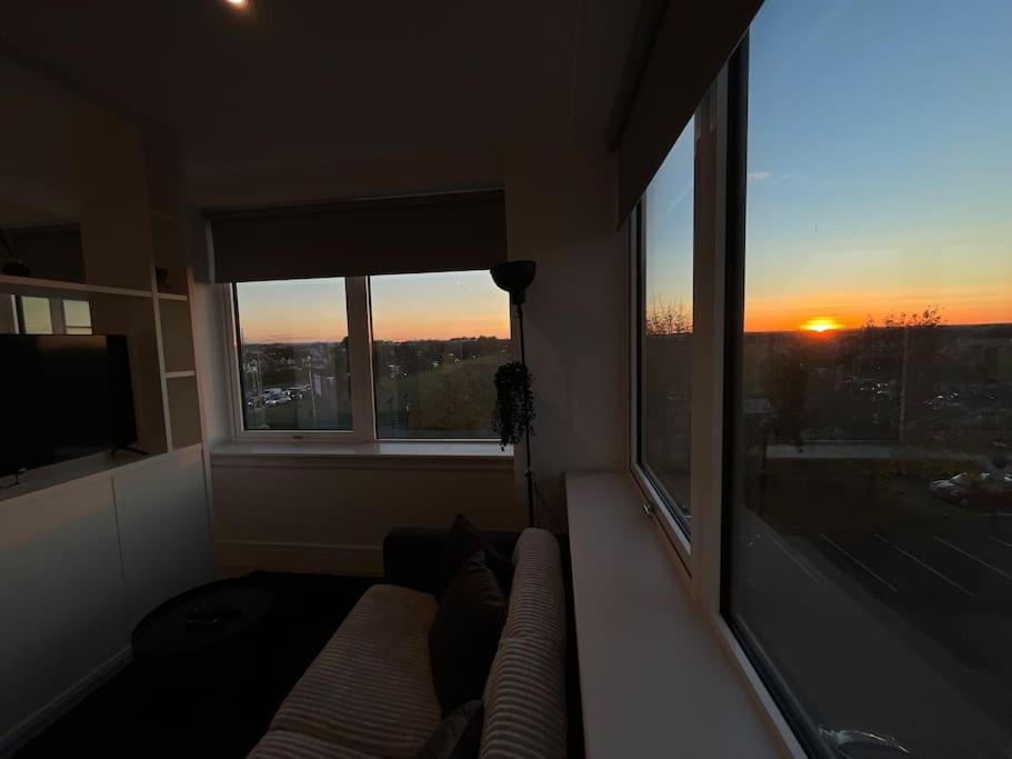 Luxx Apartment & Suites, London Heathrow Airport, Terminal 4, Piccadilly Underground Train Station Nearby! ฮิลลิงดัน ภายนอก รูปภาพ