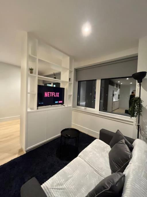 Luxx Apartment & Suites, London Heathrow Airport, Terminal 4, Piccadilly Underground Train Station Nearby! ฮิลลิงดัน ภายนอก รูปภาพ