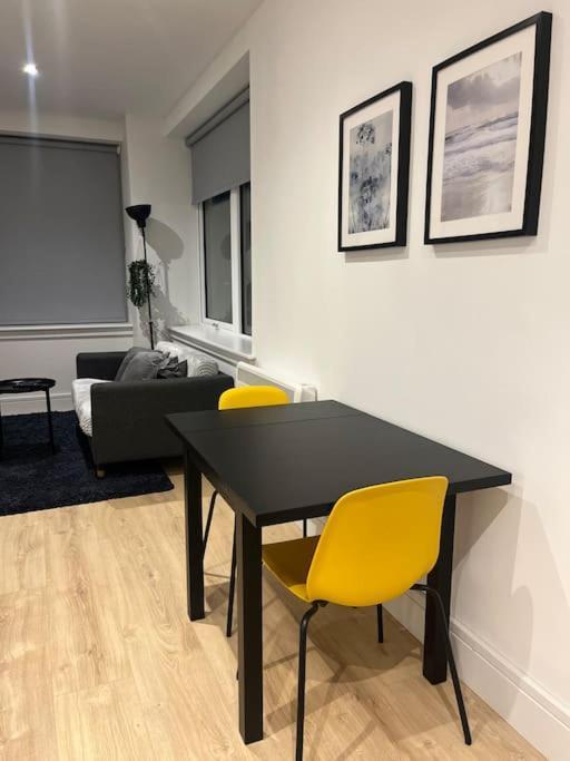 Luxx Apartment & Suites, London Heathrow Airport, Terminal 4, Piccadilly Underground Train Station Nearby! ฮิลลิงดัน ภายนอก รูปภาพ