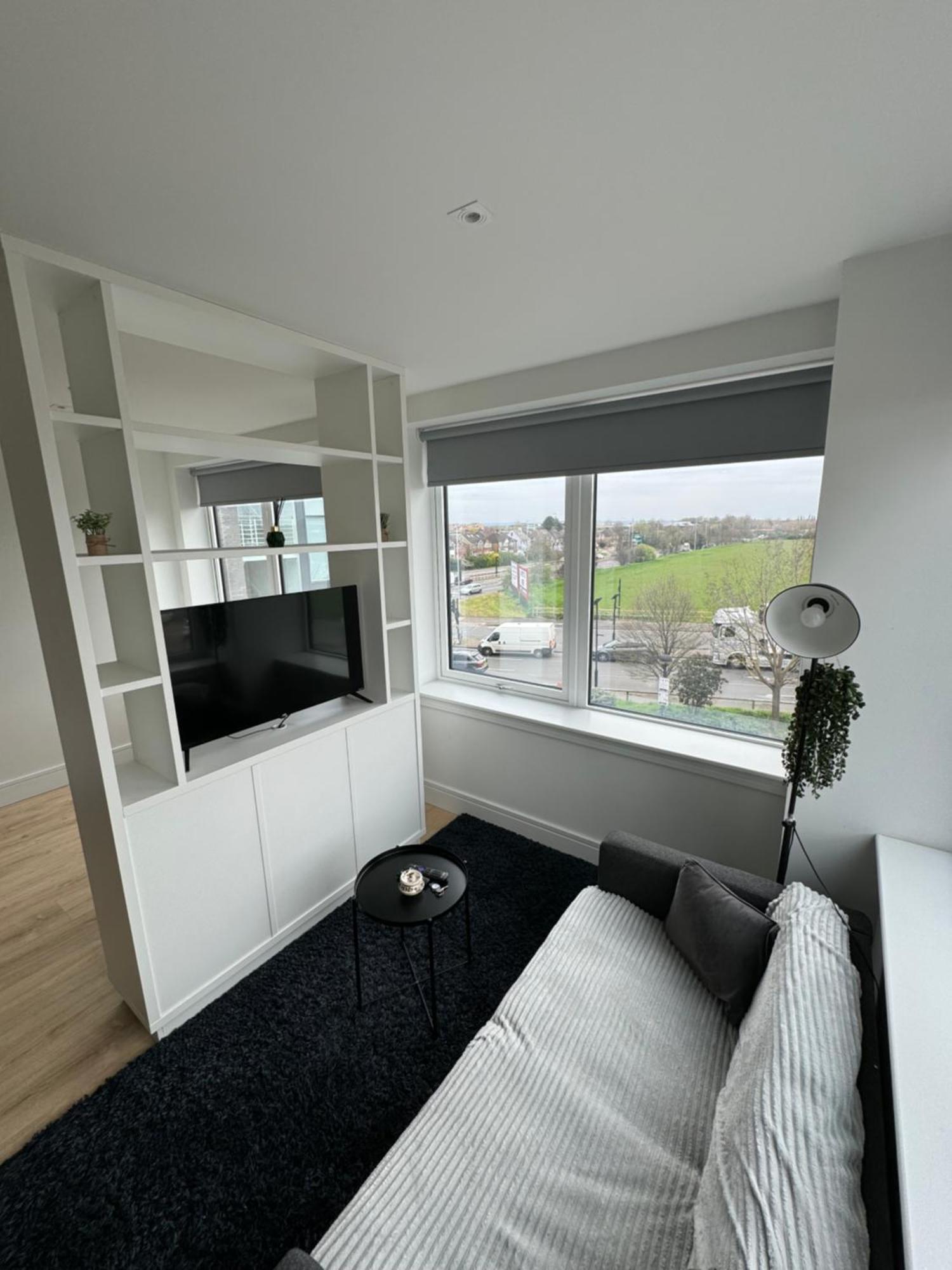 Luxx Apartment & Suites, London Heathrow Airport, Terminal 4, Piccadilly Underground Train Station Nearby! ฮิลลิงดัน ภายนอก รูปภาพ