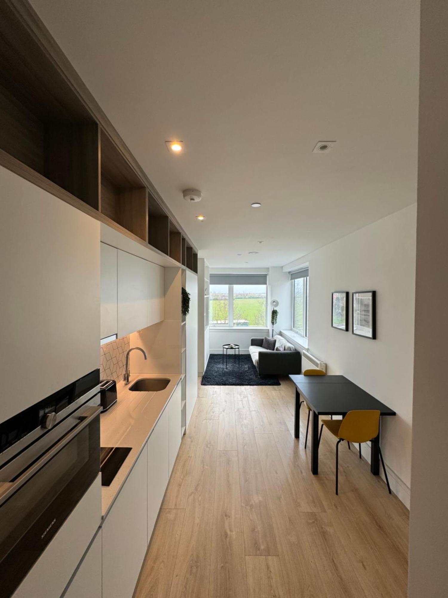 Luxx Apartment & Suites, London Heathrow Airport, Terminal 4, Piccadilly Underground Train Station Nearby! ฮิลลิงดัน ภายนอก รูปภาพ