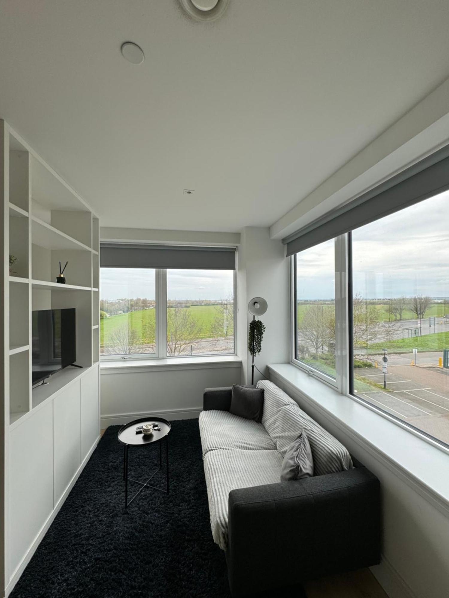 Luxx Apartment & Suites, London Heathrow Airport, Terminal 4, Piccadilly Underground Train Station Nearby! ฮิลลิงดัน ภายนอก รูปภาพ