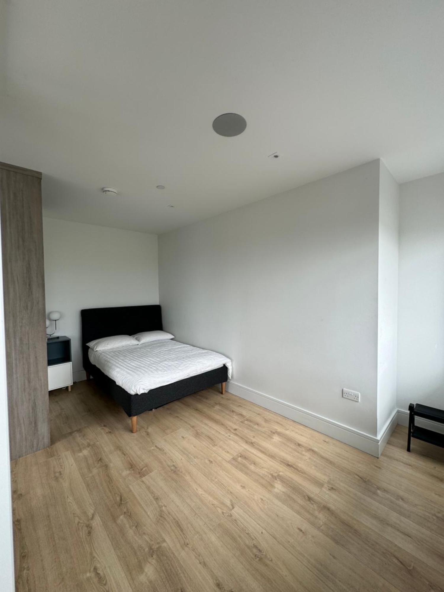 Luxx Apartment & Suites, London Heathrow Airport, Terminal 4, Piccadilly Underground Train Station Nearby! ฮิลลิงดัน ภายนอก รูปภาพ
