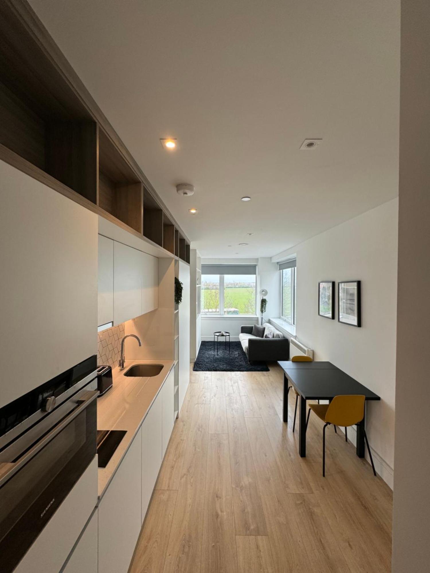 Luxx Apartment & Suites, London Heathrow Airport, Terminal 4, Piccadilly Underground Train Station Nearby! ฮิลลิงดัน ภายนอก รูปภาพ