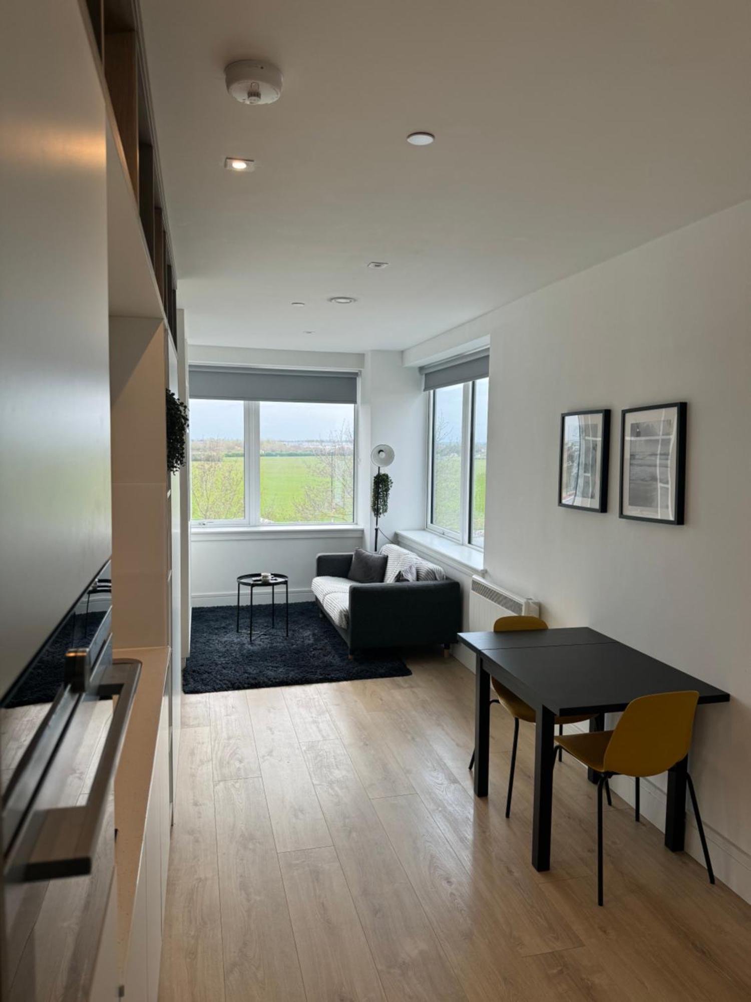 Luxx Apartment & Suites, London Heathrow Airport, Terminal 4, Piccadilly Underground Train Station Nearby! ฮิลลิงดัน ภายนอก รูปภาพ