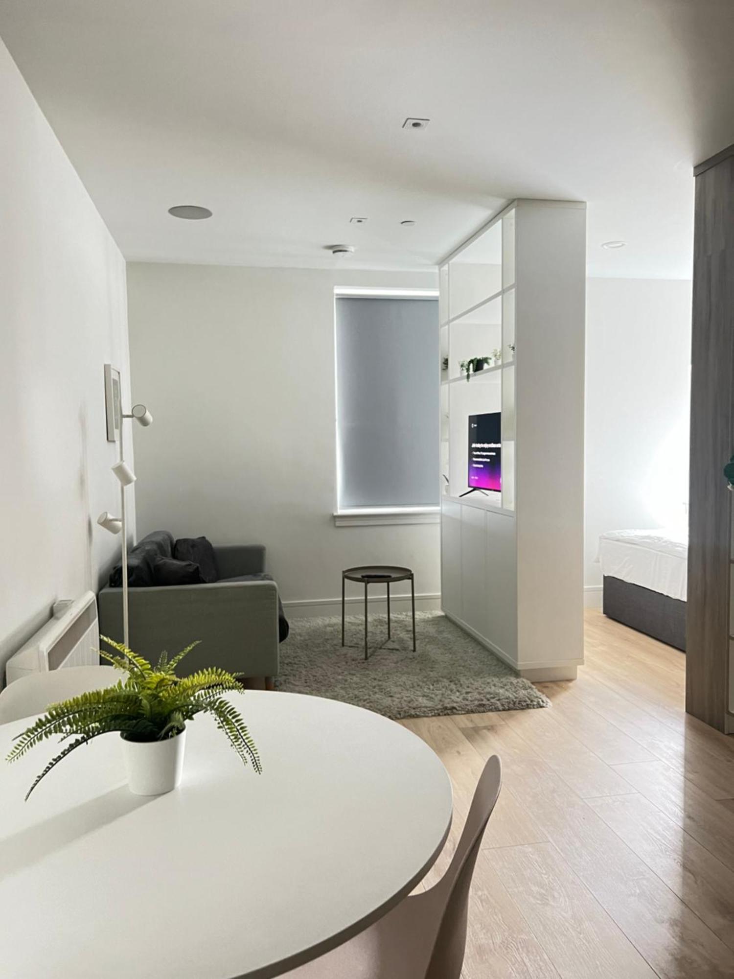 Luxx Apartment & Suites, London Heathrow Airport, Terminal 4, Piccadilly Underground Train Station Nearby! ฮิลลิงดัน ภายนอก รูปภาพ