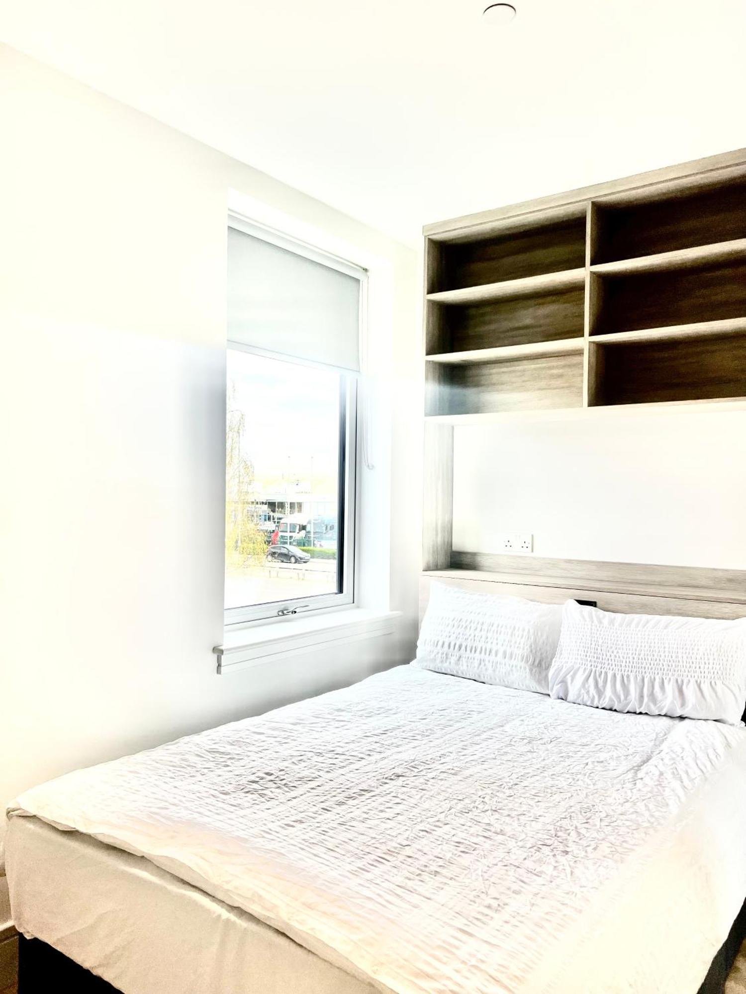 Luxx Apartment & Suites, London Heathrow Airport, Terminal 4, Piccadilly Underground Train Station Nearby! ฮิลลิงดัน ภายนอก รูปภาพ