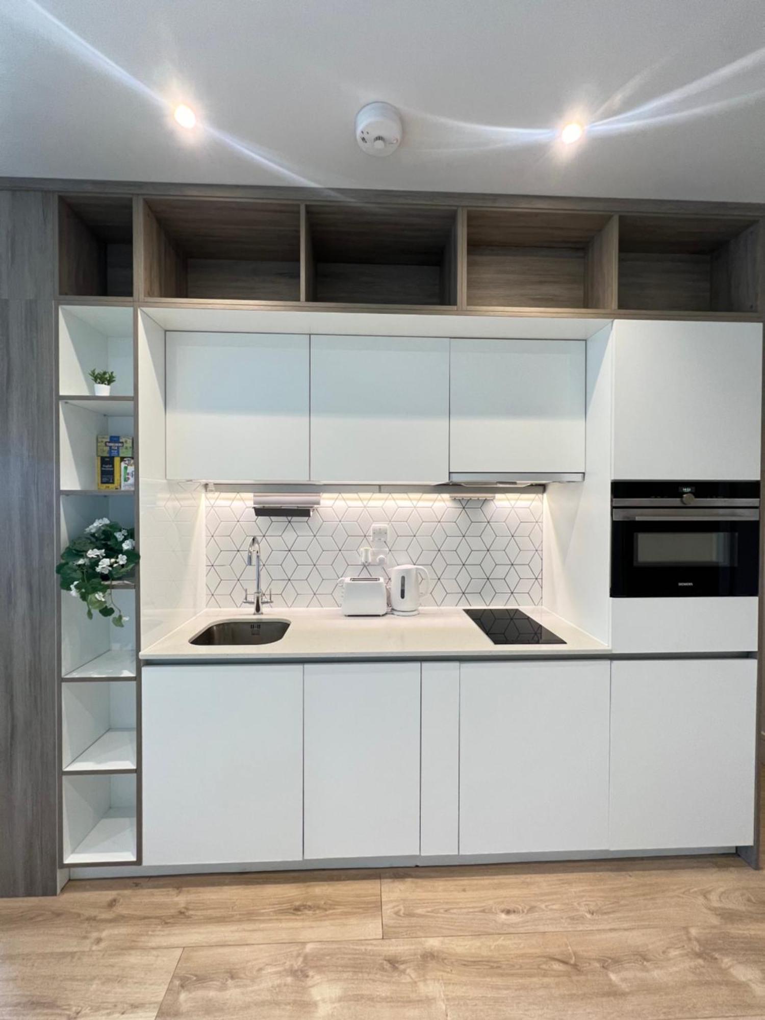 Luxx Apartment & Suites, London Heathrow Airport, Terminal 4, Piccadilly Underground Train Station Nearby! ฮิลลิงดัน ภายนอก รูปภาพ
